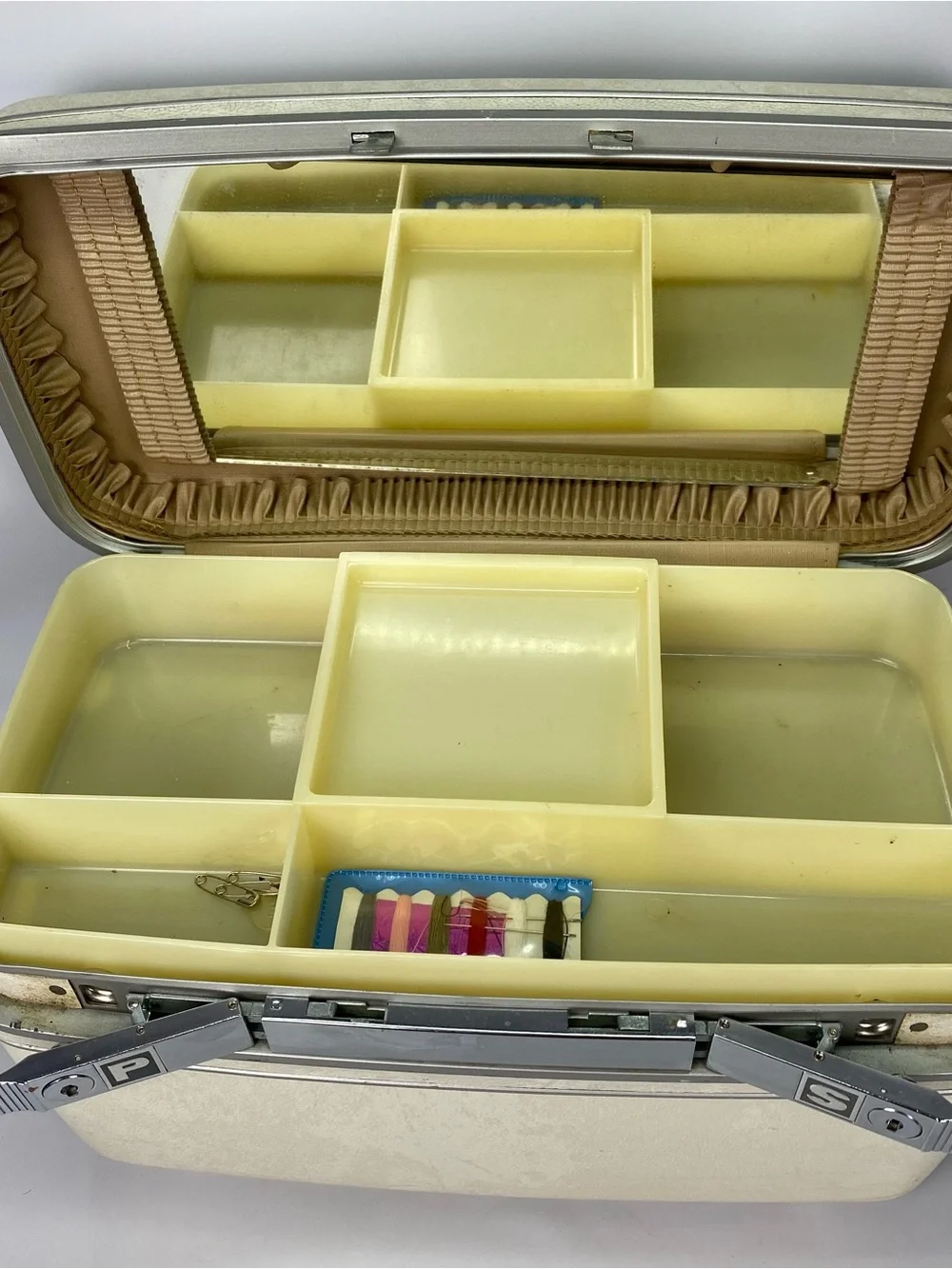 Vintage Samsonite Silhouette White Train Case Makeup Luggage Tray & Mirror